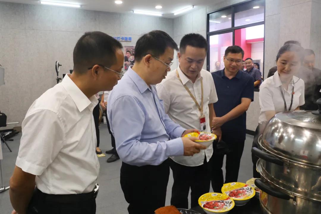 國(guó)家發(fā)改委副司長(zhǎng)邱天朝蒞臨聰廚調(diào)研指導(dǎo)工作 國(guó)家發(fā)改委副司長(zhǎng)邱天朝蒞臨聰廚調(diào)研指導(dǎo)工作