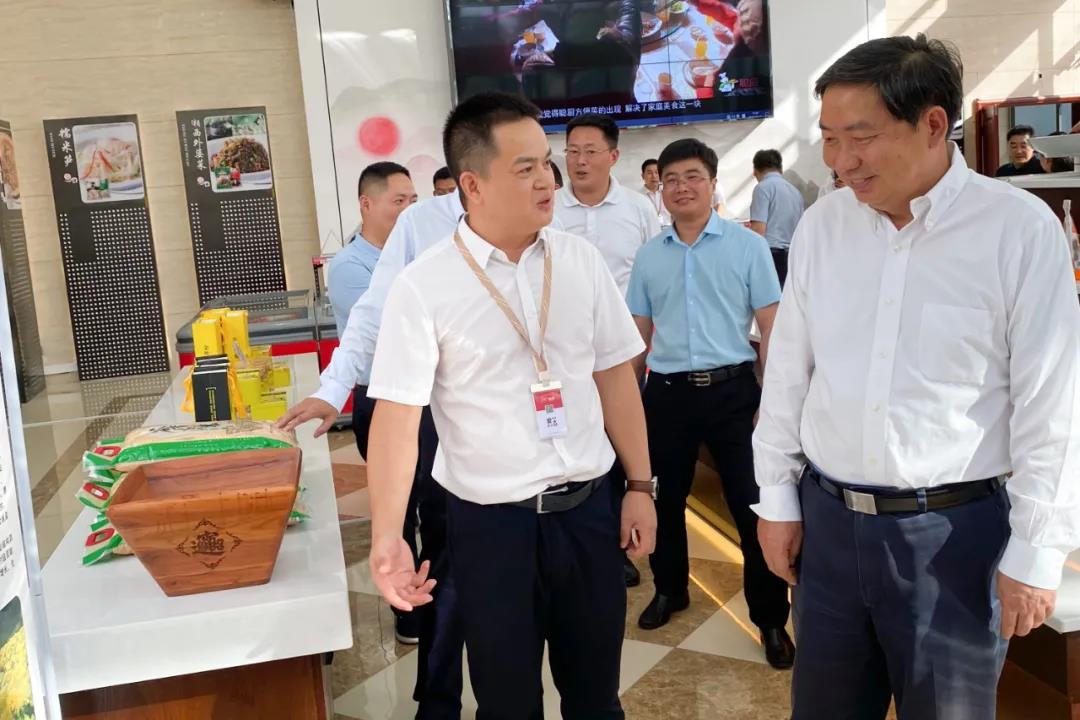 司法部副部長熊選國率國務院農(nóng)民工工作督察組蒞臨聰廚食品督查指導工作 司法部副部長熊選國率國務院農(nóng)民工工作督察組蒞臨聰廚食品督查指導工作