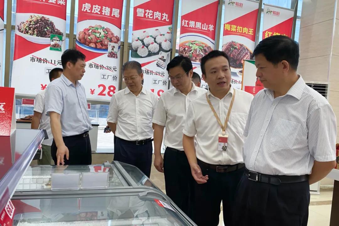 湖南省農(nóng)村農(nóng)業(yè)廳廳長袁延文等領(lǐng)導(dǎo)蒞臨聰廚食品觀摩指導(dǎo) 湖南省農(nóng)村農(nóng)業(yè)廳廳長袁延文等領(lǐng)導(dǎo)蒞臨聰廚食品觀摩指導(dǎo)