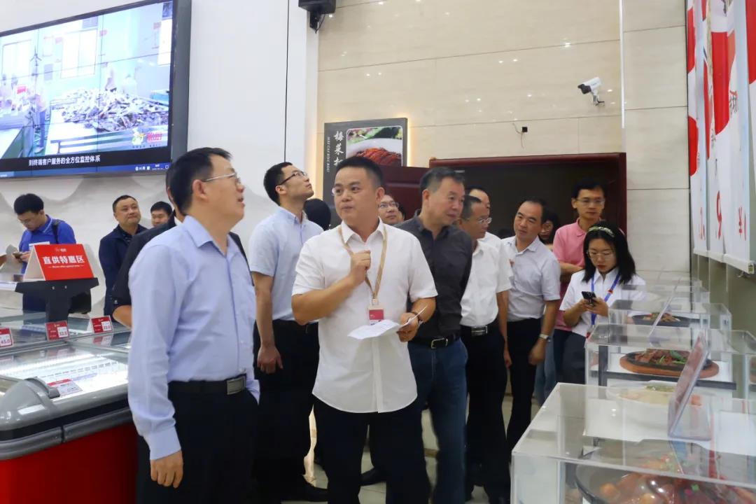 國(guó)家發(fā)改委副司長(zhǎng)邱天朝蒞臨聰廚調(diào)研指導(dǎo)工作 國(guó)家發(fā)改委副司長(zhǎng)邱天朝蒞臨聰廚調(diào)研指導(dǎo)工作