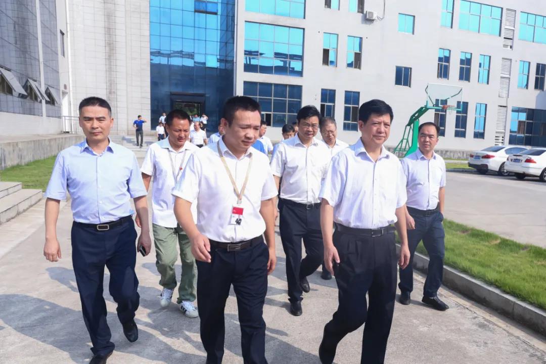 湖南省農(nóng)村農(nóng)業(yè)廳廳長袁延文等領(lǐng)導(dǎo)蒞臨聰廚食品觀摩指導(dǎo) 湖南省農(nóng)村農(nóng)業(yè)廳廳長袁延文等領(lǐng)導(dǎo)蒞臨聰廚食品觀摩指導(dǎo)