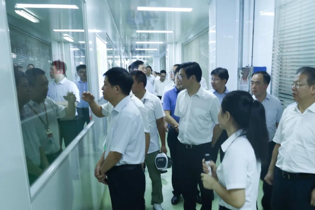 湖南省農(nóng)村農(nóng)業(yè)廳廳長袁延文等領(lǐng)導(dǎo)蒞臨聰廚食品觀摩指導(dǎo) 湖南省農(nóng)村農(nóng)業(yè)廳廳長袁延文等領(lǐng)導(dǎo)蒞臨聰廚食品觀摩指導(dǎo)