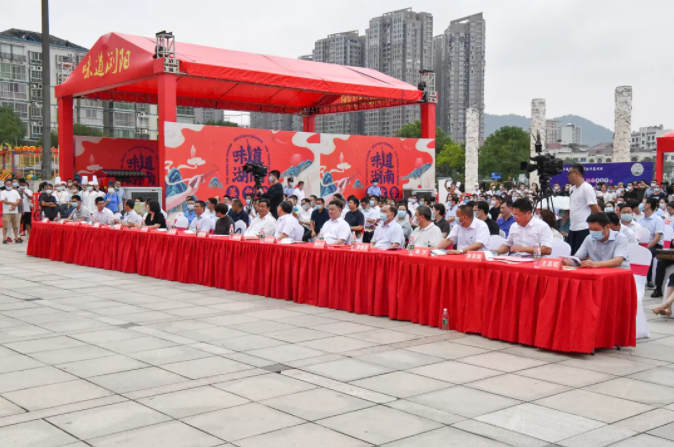 “味道湖南”美食季正式“開吃”| 聰廚扣肉獲省長盛贊 “味道湖南”美食季正式“開吃”| 聰廚扣肉獲省長盛贊