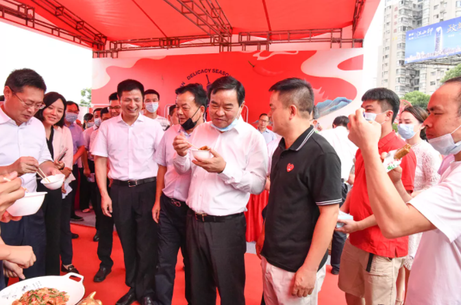 “味道湖南”美食季正式“開吃”| 聰廚扣肉獲省長盛贊 “味道湖南”美食季正式“開吃”| 聰廚扣肉獲省長盛贊